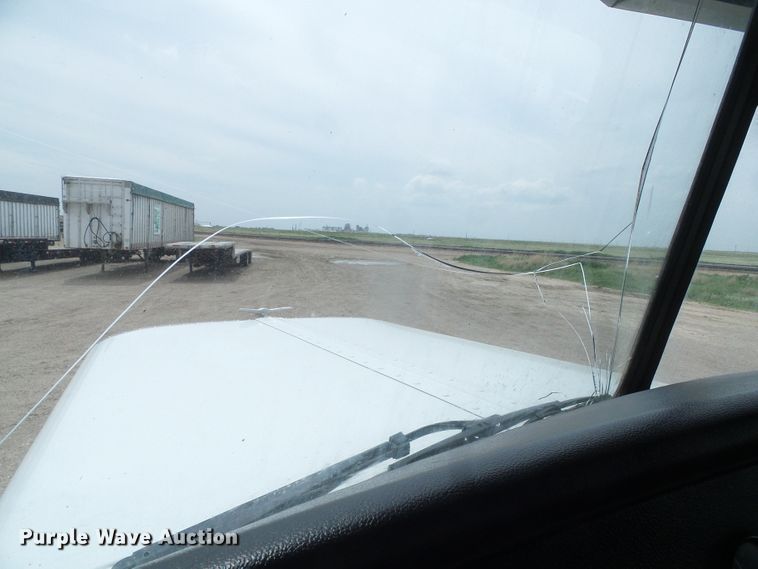 image for item DI5630 2017 Peterbilt 389  semi truck