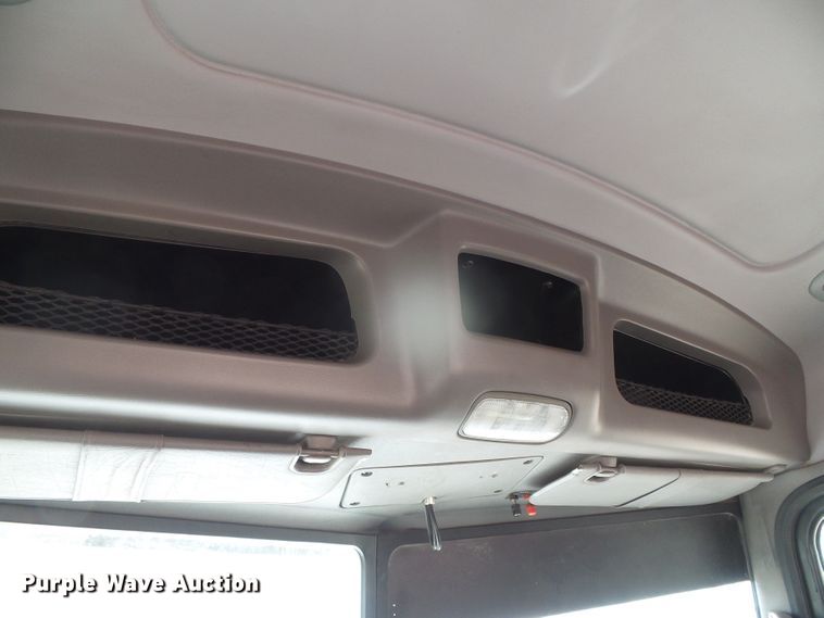 image for item DI5630 2017 Peterbilt 389  semi truck