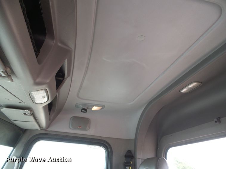 image for item DI5630 2017 Peterbilt 389  semi truck