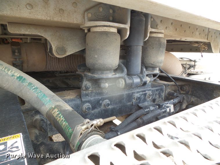 image for item DI5630 2017 Peterbilt 389  semi truck