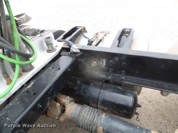 image for item DI5630 2017 Peterbilt 389  semi truck