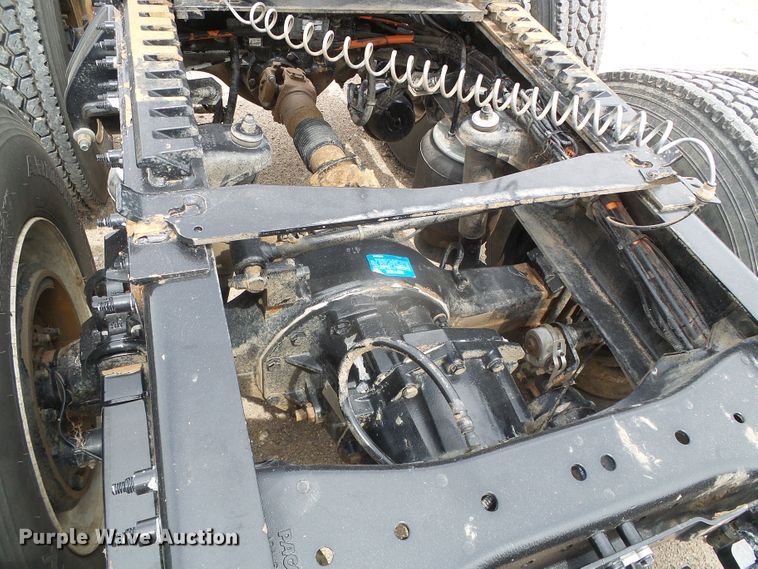 image for item DI5630 2017 Peterbilt 389  semi truck