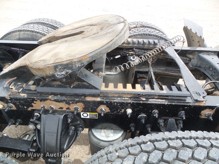 image for item DI5630 2017 Peterbilt 389  semi truck