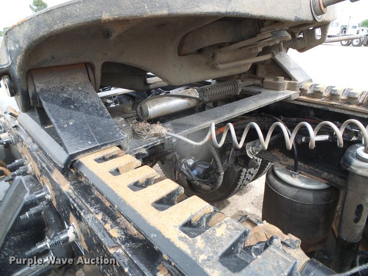 image for item DI5630 2017 Peterbilt 389  semi truck