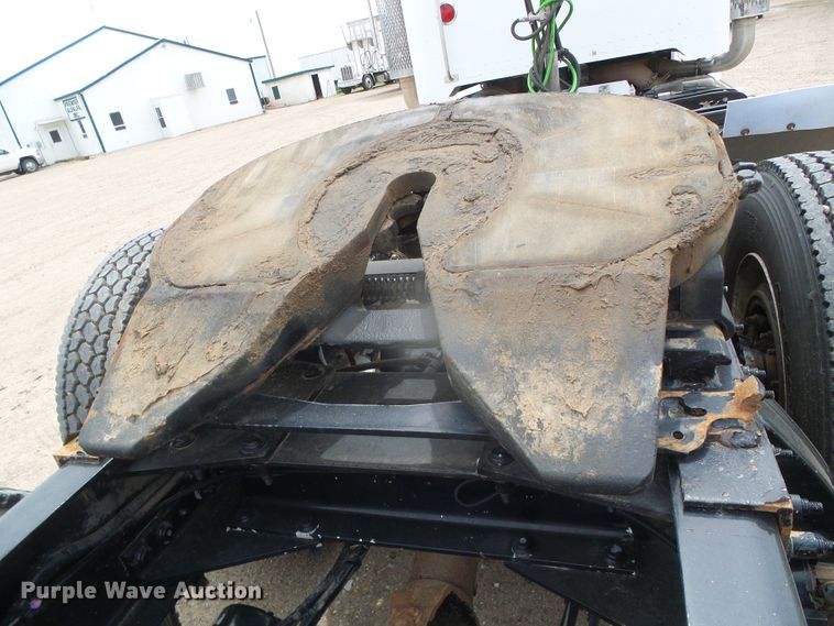 image for item DI5630 2017 Peterbilt 389  semi truck