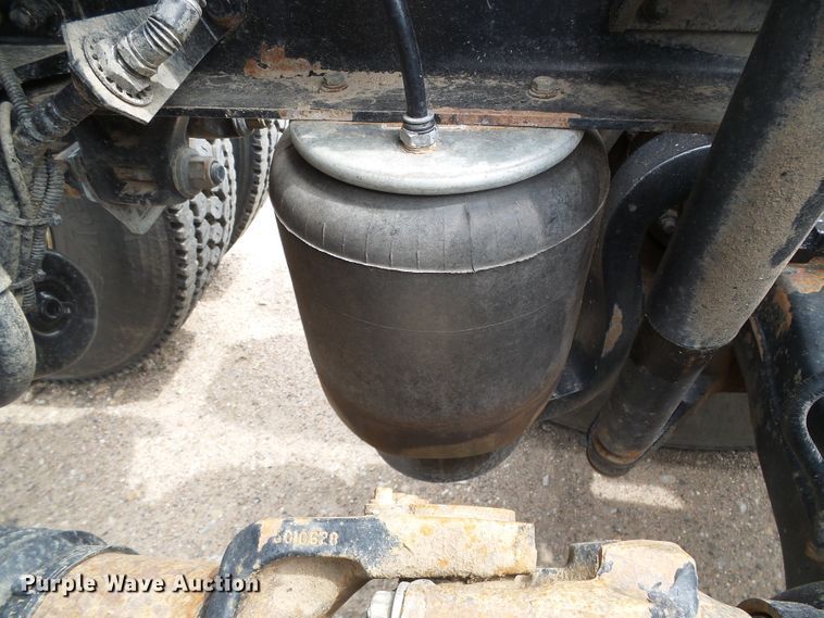 image for item DI5630 2017 Peterbilt 389  semi truck