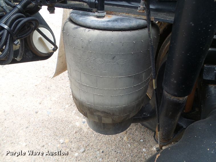 image for item DI5630 2017 Peterbilt 389  semi truck