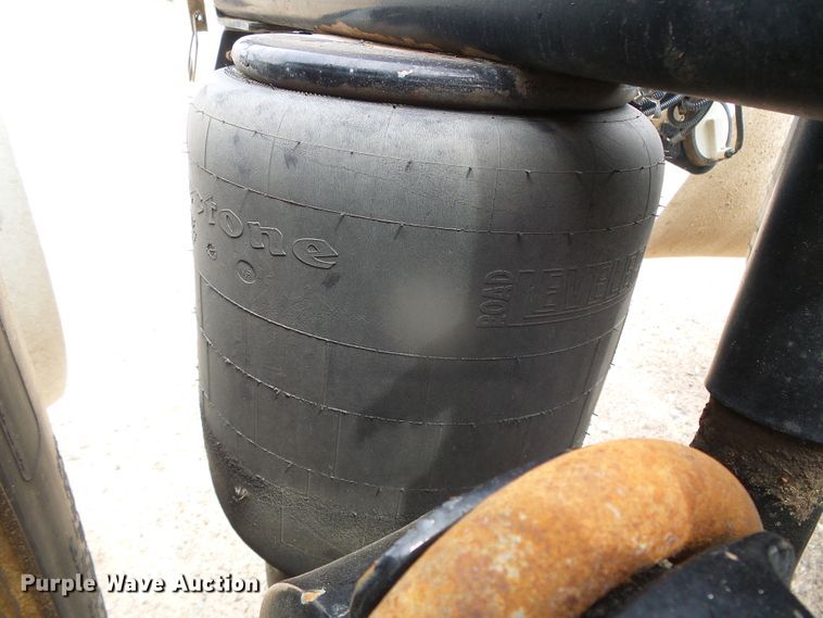 image for item DI5630 2017 Peterbilt 389  semi truck