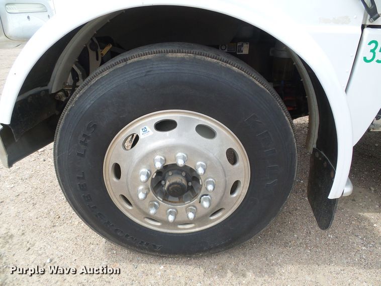 image for item DI5630 2017 Peterbilt 389  semi truck