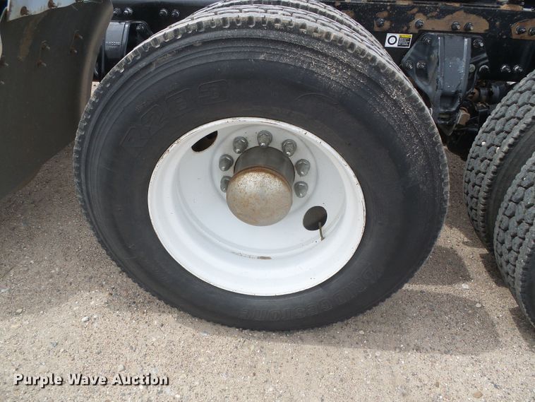 image for item DI5630 2017 Peterbilt 389  semi truck