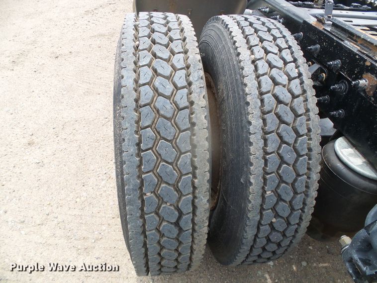 image for item DI5630 2017 Peterbilt 389  semi truck