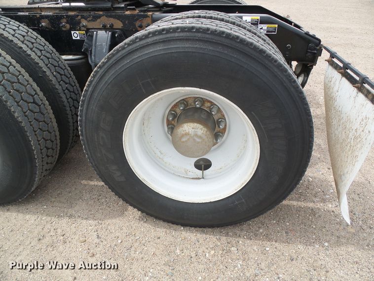 image for item DI5630 2017 Peterbilt 389  semi truck