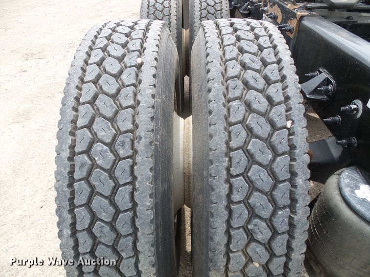 image for item DI5630 2017 Peterbilt 389  semi truck