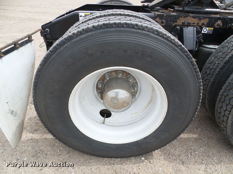 image for item DI5630 2017 Peterbilt 389  semi truck