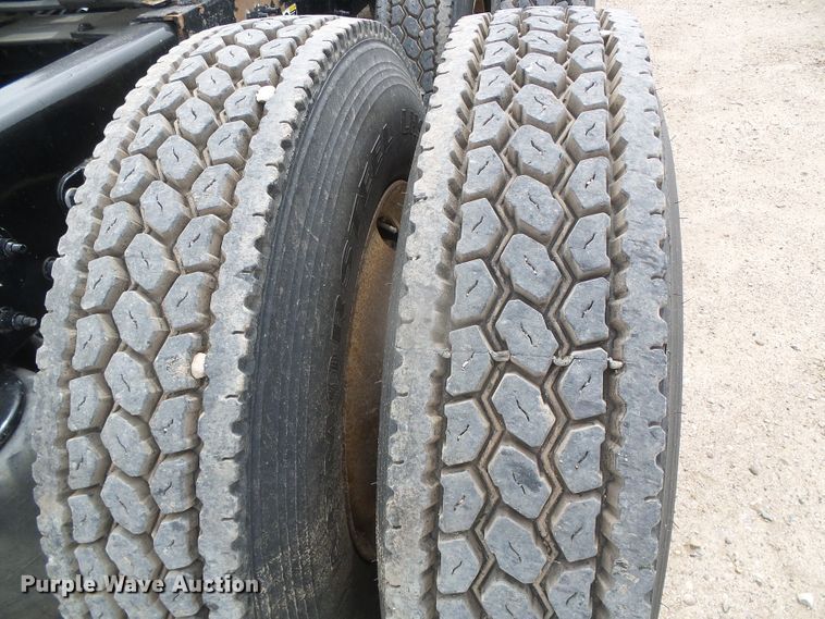 image for item DI5630 2017 Peterbilt 389  semi truck