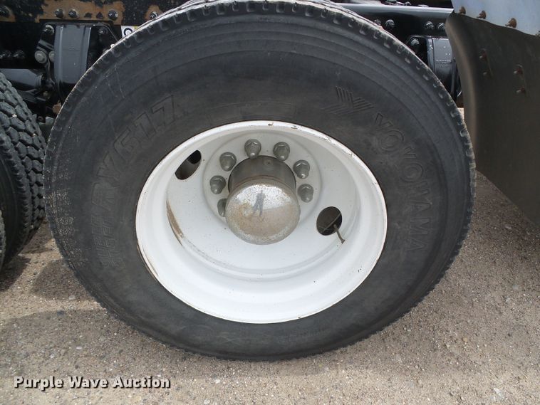 image for item DI5630 2017 Peterbilt 389  semi truck