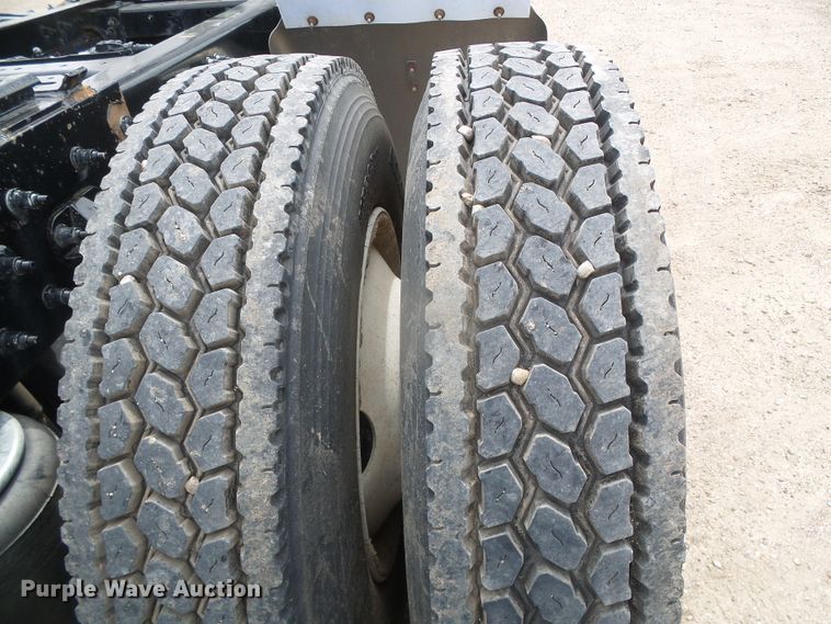 image for item DI5630 2017 Peterbilt 389  semi truck