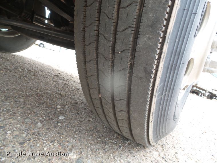 image for item DI5630 2017 Peterbilt 389  semi truck