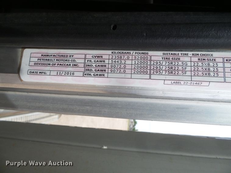 image for item DI5630 2017 Peterbilt 389  semi truck