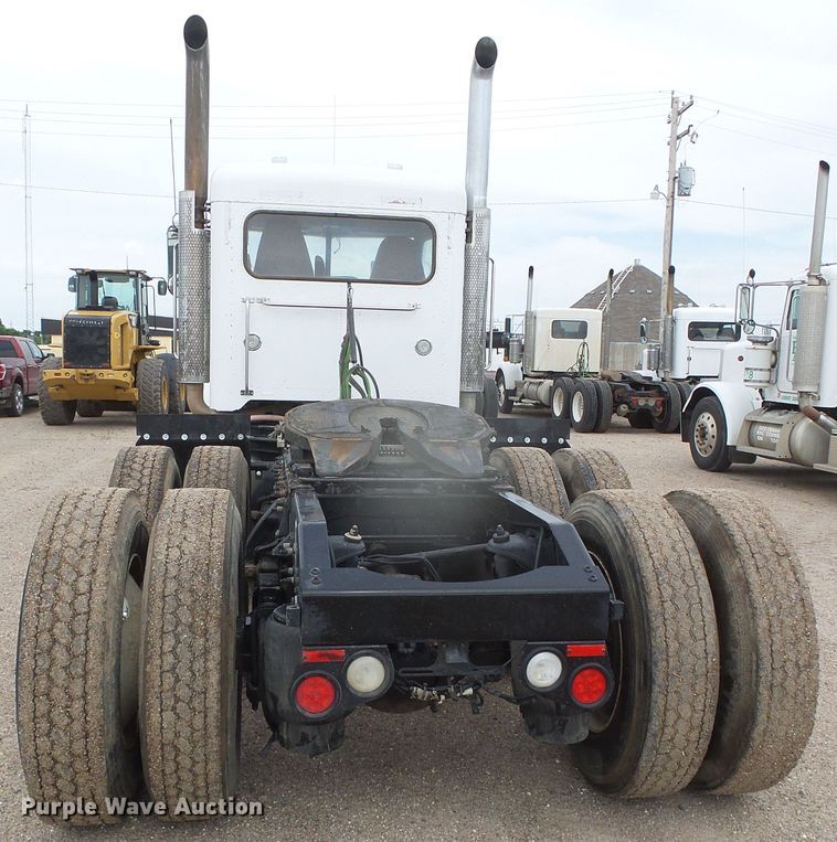 image for item DI5631 2017 Peterbilt 389  semi truck