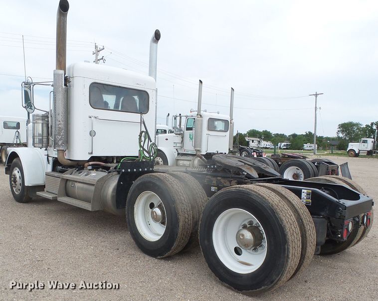 image for item DI5631 2017 Peterbilt 389  semi truck