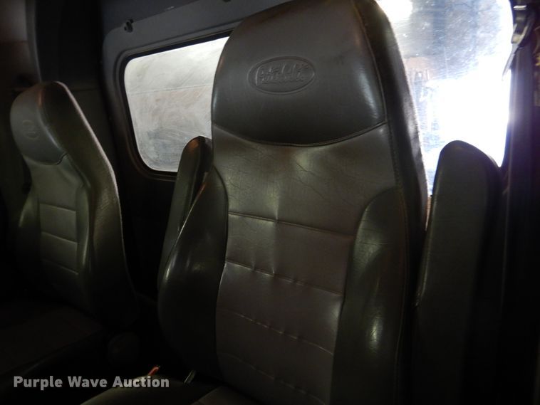 image for item DI5631 2017 Peterbilt 389  semi truck