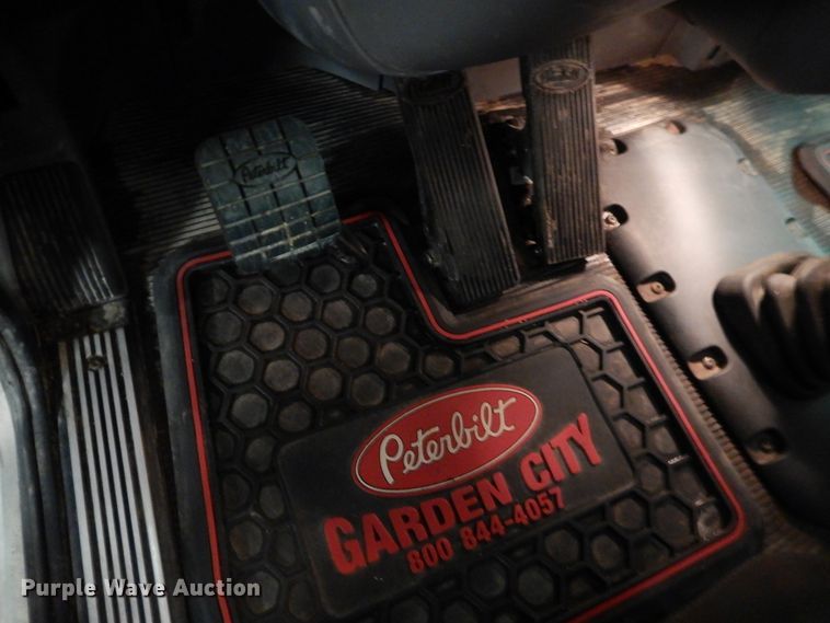 image for item DI5631 2017 Peterbilt 389  semi truck