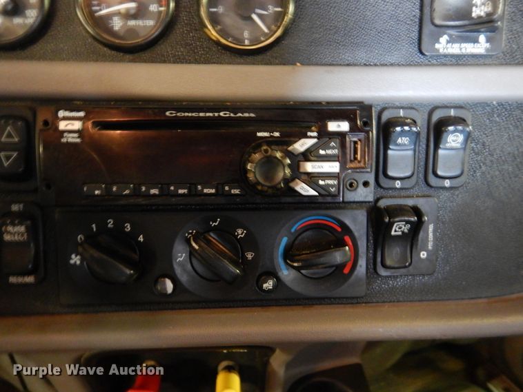 image for item DI5631 2017 Peterbilt 389  semi truck