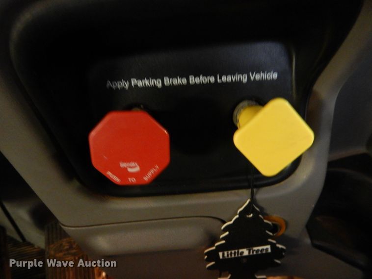 image for item DI5631 2017 Peterbilt 389  semi truck