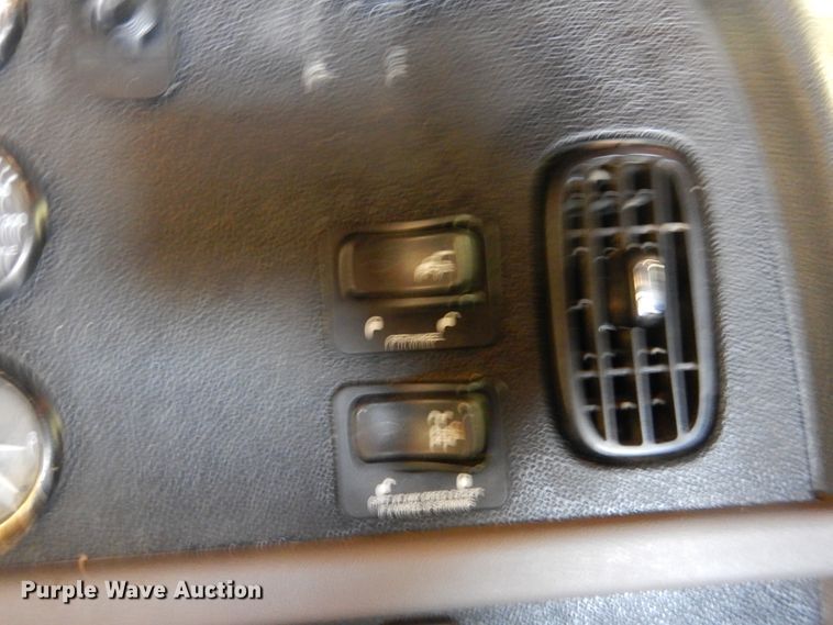 image for item DI5631 2017 Peterbilt 389  semi truck