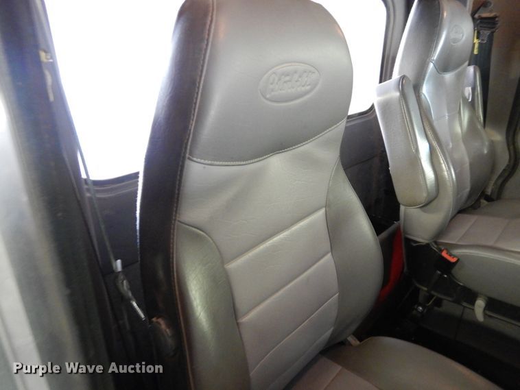 image for item DI5631 2017 Peterbilt 389  semi truck