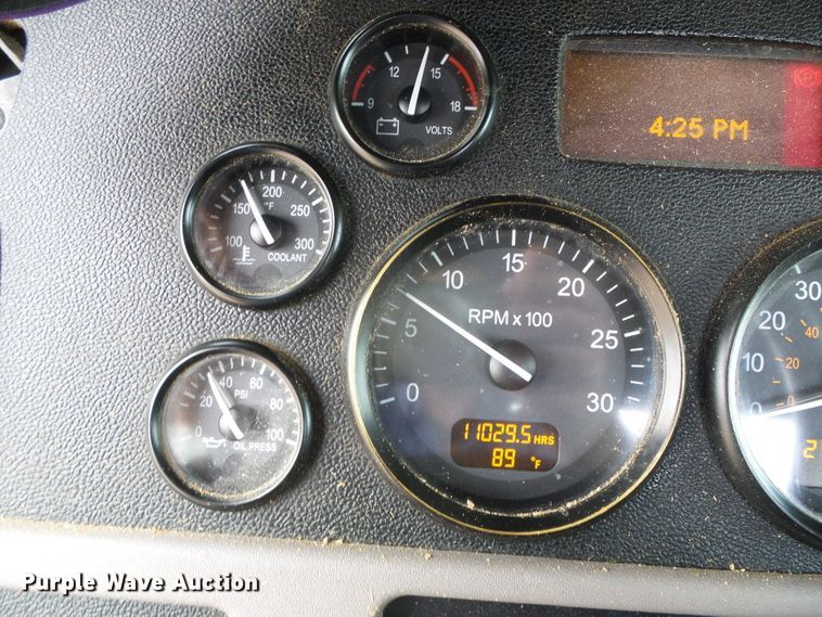 image for item DI5631 2017 Peterbilt 389  semi truck