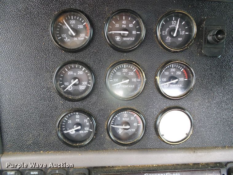 image for item DI5631 2017 Peterbilt 389  semi truck