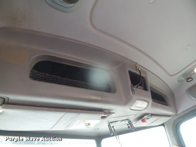 image for item DI5631 2017 Peterbilt 389  semi truck