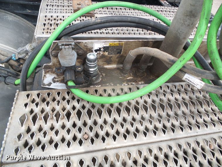 image for item DI5631 2017 Peterbilt 389  semi truck