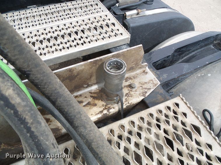 image for item DI5631 2017 Peterbilt 389  semi truck