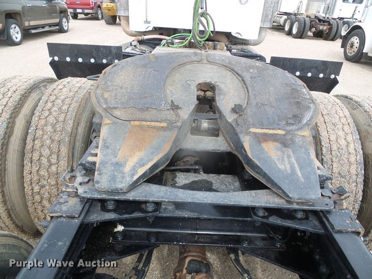 image for item DI5631 2017 Peterbilt 389  semi truck