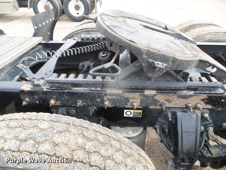 image for item DI5631 2017 Peterbilt 389  semi truck