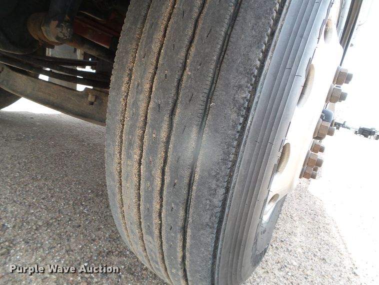 image for item DI5631 2017 Peterbilt 389  semi truck