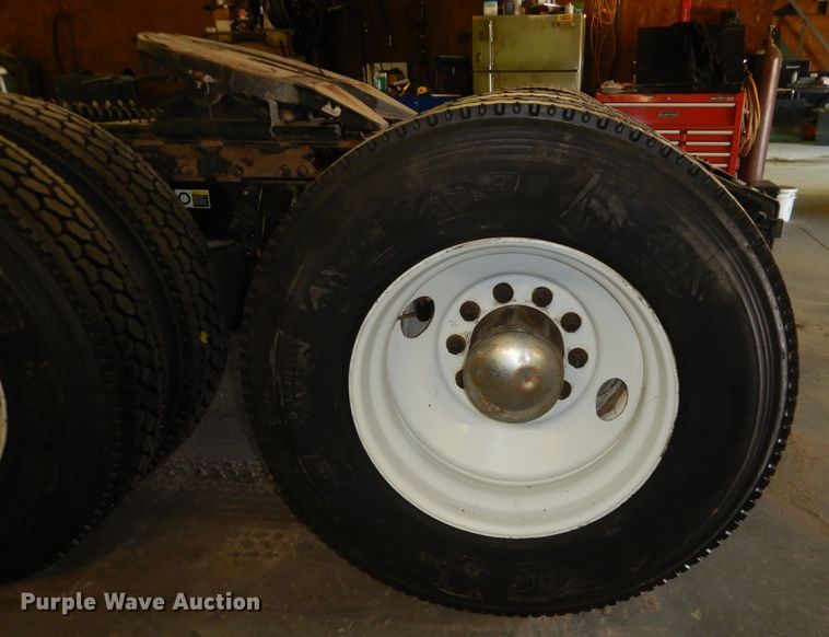 image for item DI5631 2017 Peterbilt 389  semi truck