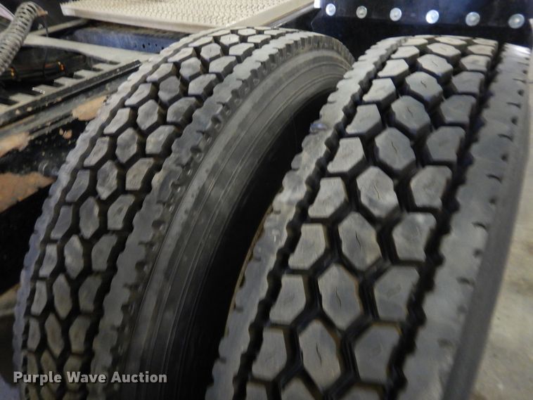 image for item DI5631 2017 Peterbilt 389  semi truck