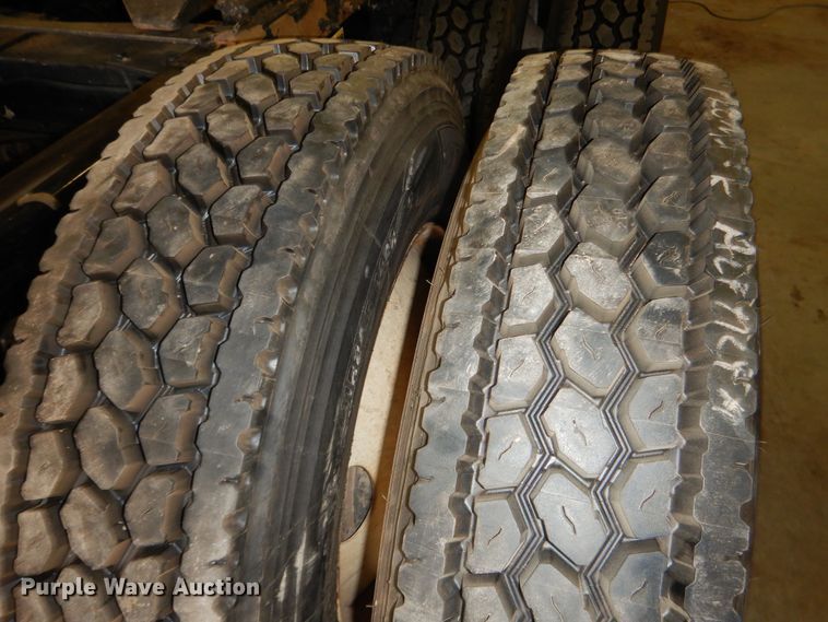 image for item DI5631 2017 Peterbilt 389  semi truck