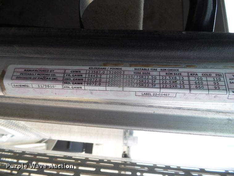 image for item DI5631 2017 Peterbilt 389  semi truck