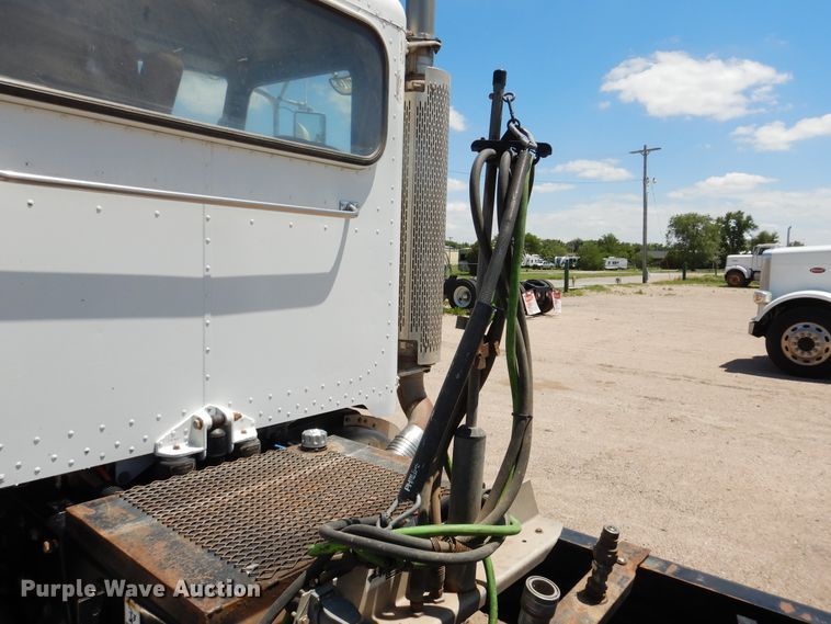 image for item DI5633 2007 Peterbilt 379  semi truck
