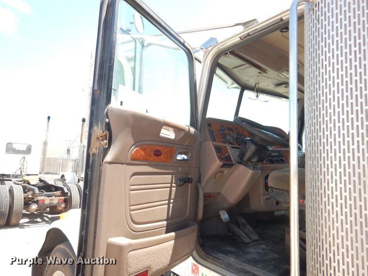 image for item DI5633 2007 Peterbilt 379  semi truck