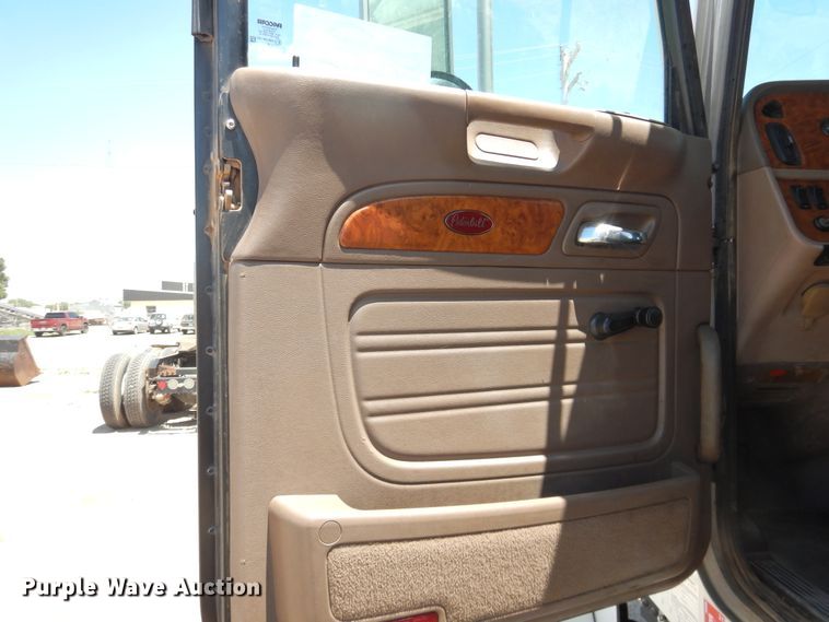 image for item DI5633 2007 Peterbilt 379  semi truck