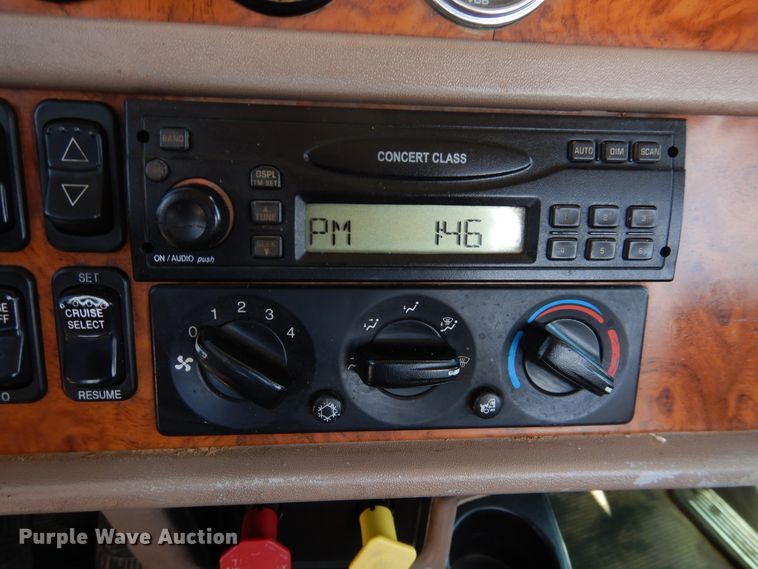 image for item DI5633 2007 Peterbilt 379  semi truck