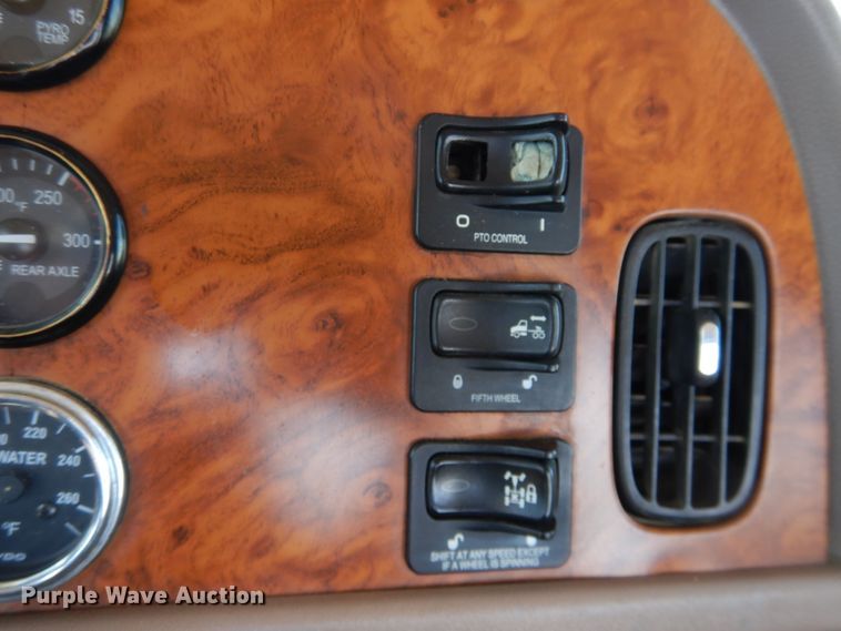 image for item DI5633 2007 Peterbilt 379  semi truck