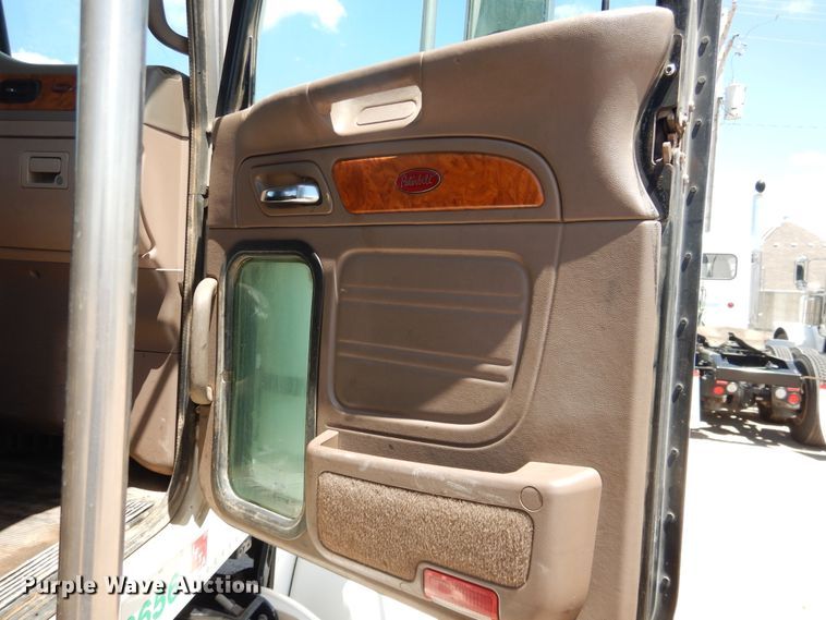 image for item DI5633 2007 Peterbilt 379  semi truck