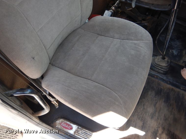 image for item DI5633 2007 Peterbilt 379  semi truck